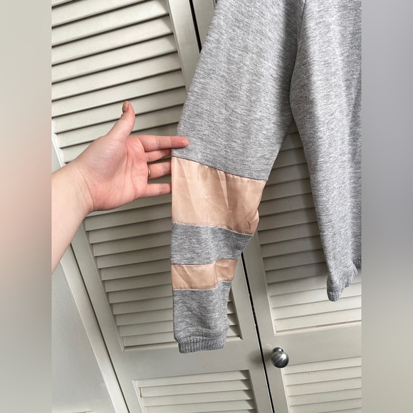 🍄 Daytrip Crewneck Sweatshirt with Satin Sleeves Medium - Picture 3 of 7